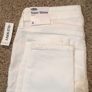 Old Navy white super skinny jeans in size 4